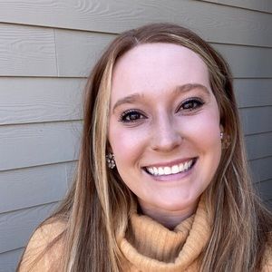 Meet your Posher, Maura